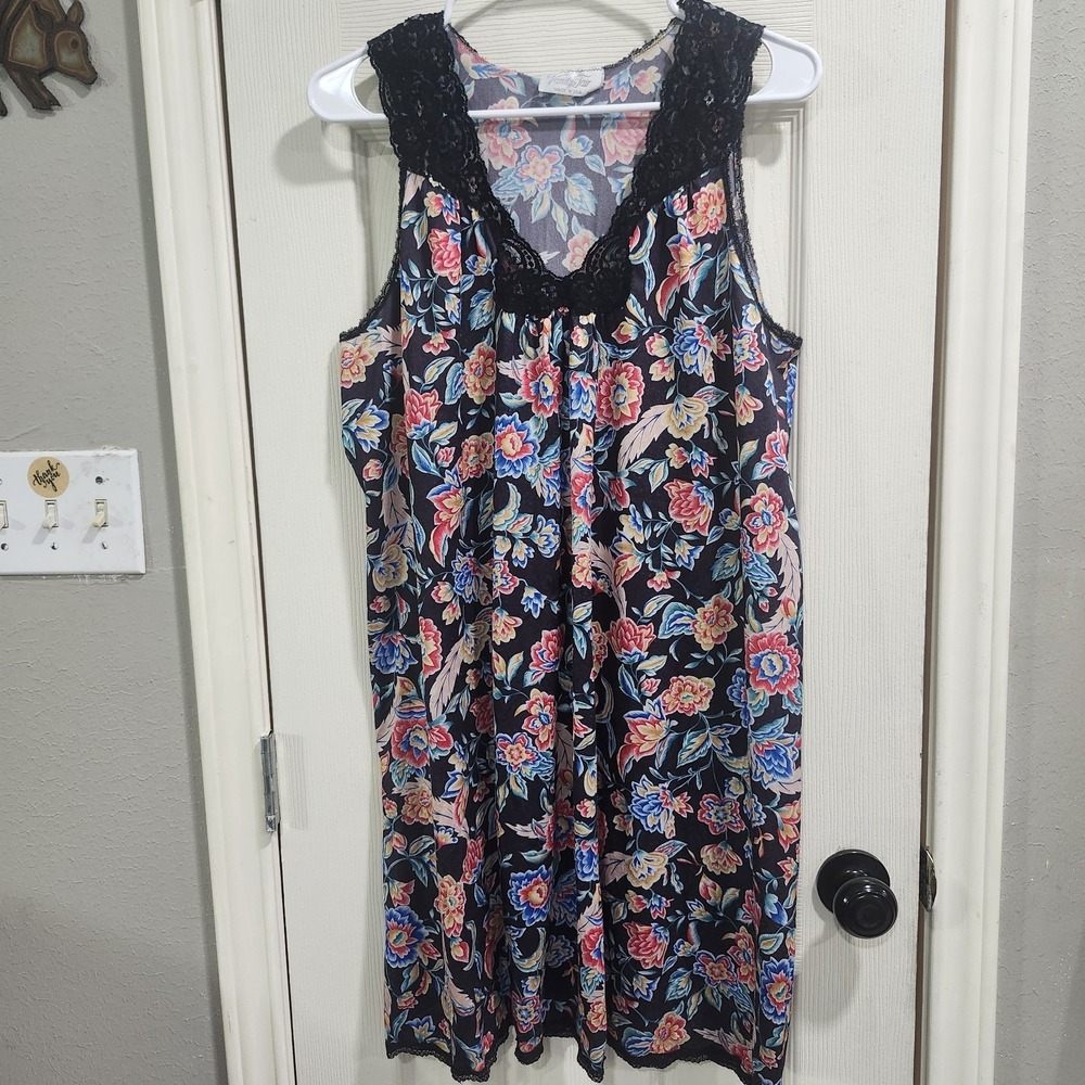 Vintage Vanity Fair Floral Nightgown Black Lace Trim Nylon Slip Dress M L